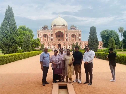 Day Trip to Taj Mahal by Car (From Delhi)