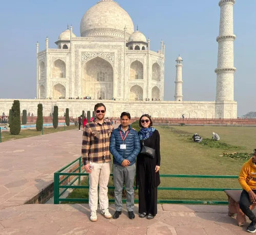 Day Trip to Taj Mahal Sunrise and Agra Fort by Car